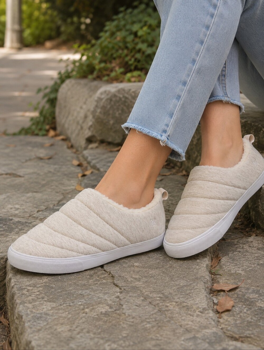 Hurley Arlo Puff Slippers Size 9